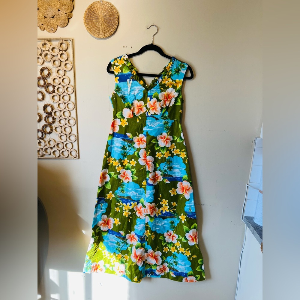 Vintage floral design Hawaiian style midi small dress…